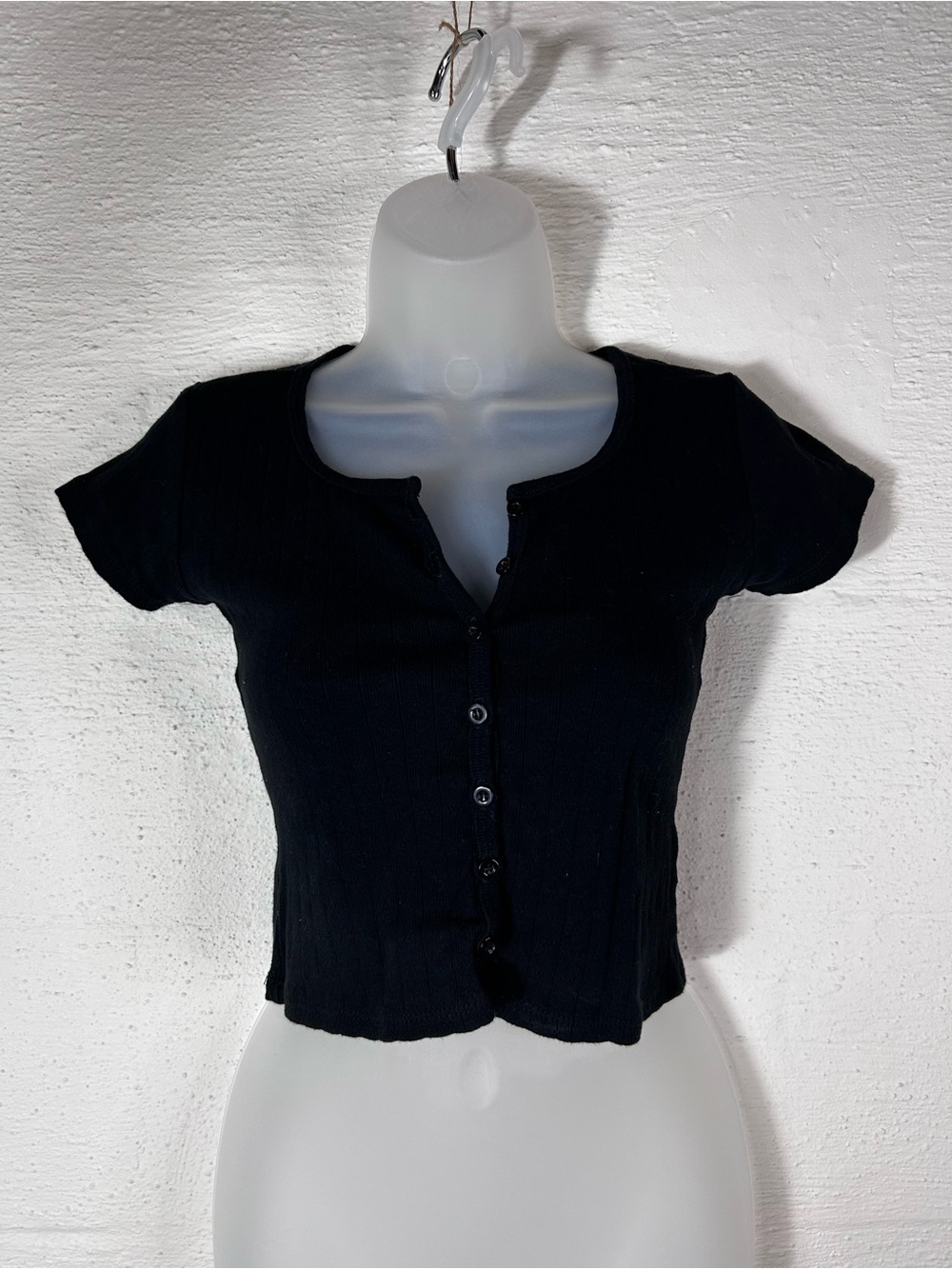Cropped black button top